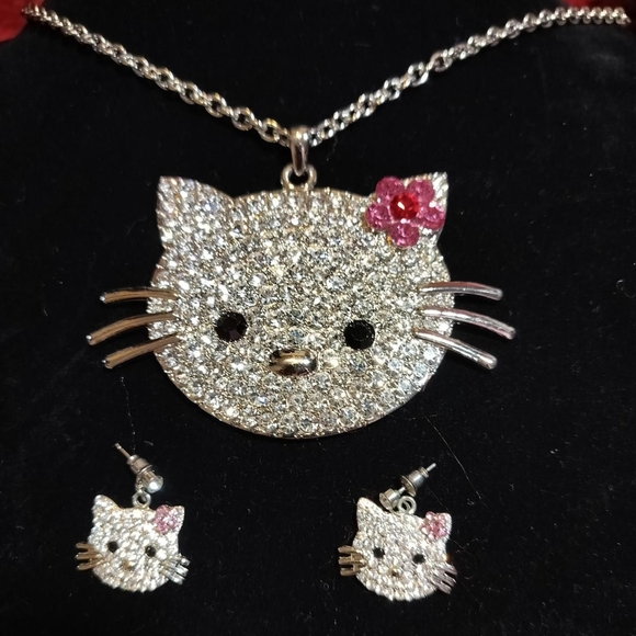Hello Kitty Full Set kitty ❤️💋😻 - Picture 4 of 9
